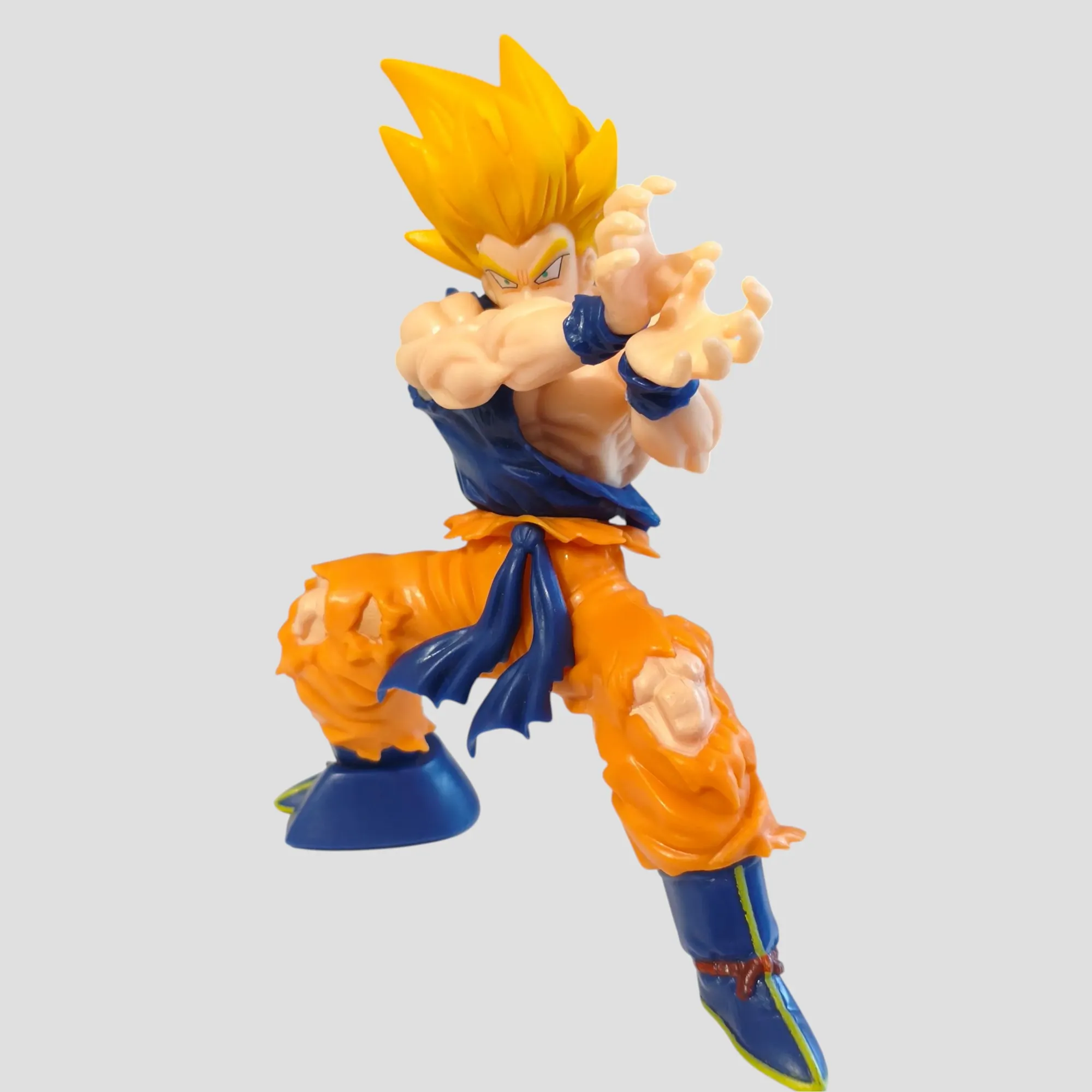 Figurine Goku Super Saiyan 16 cm - Kaméhaméha - Dragon Ball de face