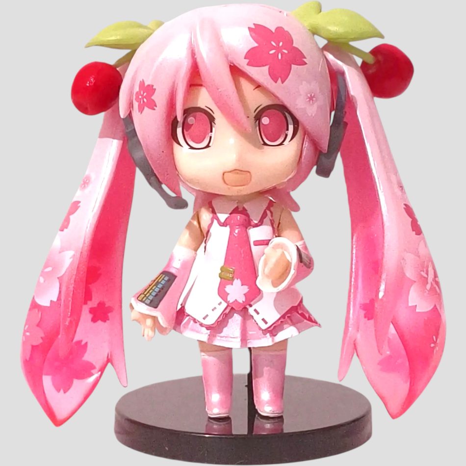 Figurine Chibi Hatsune Miku 10 cm avec décorations cerise rose de face