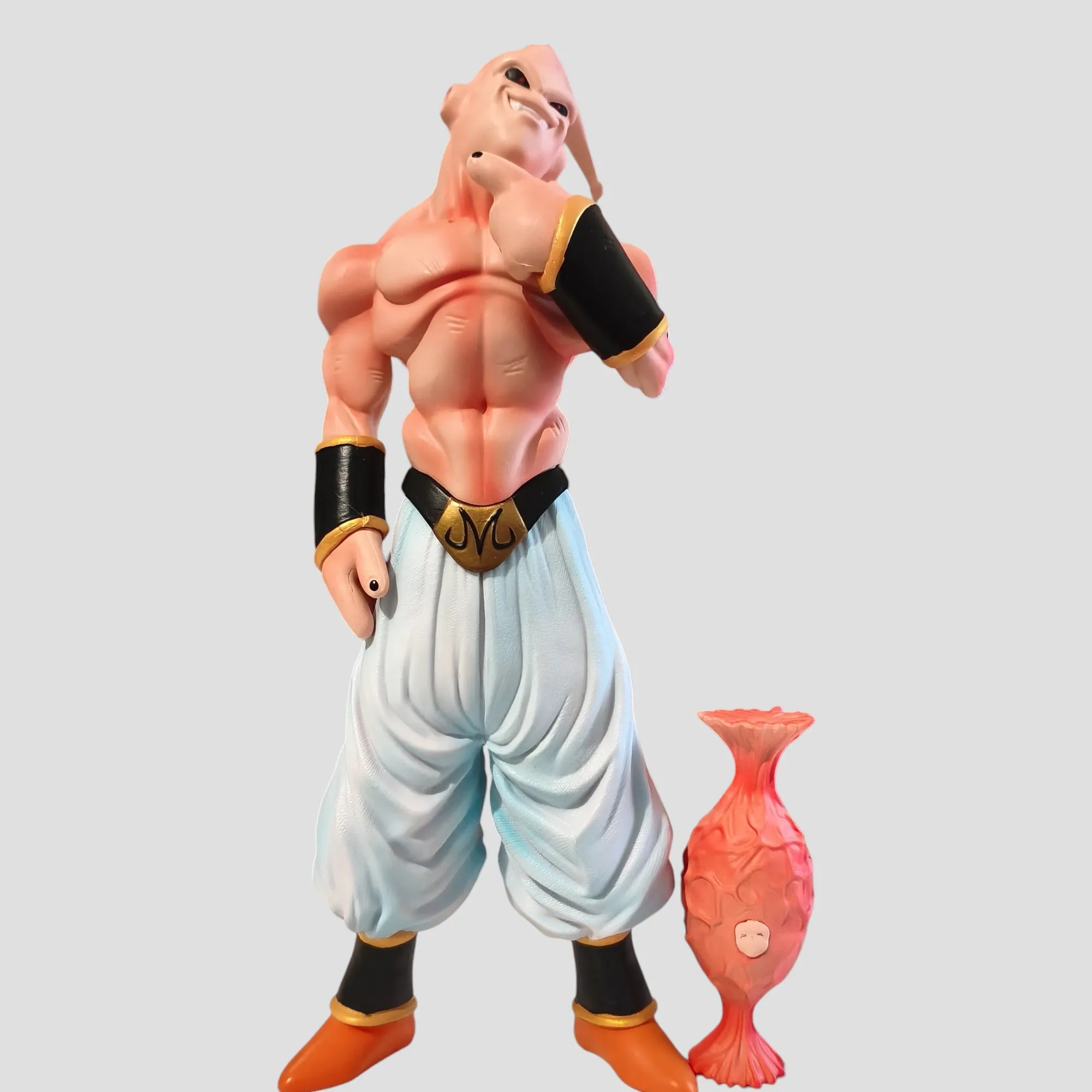 Figurine Majin Boo 27 cm avec œuf Dragon Ball de face