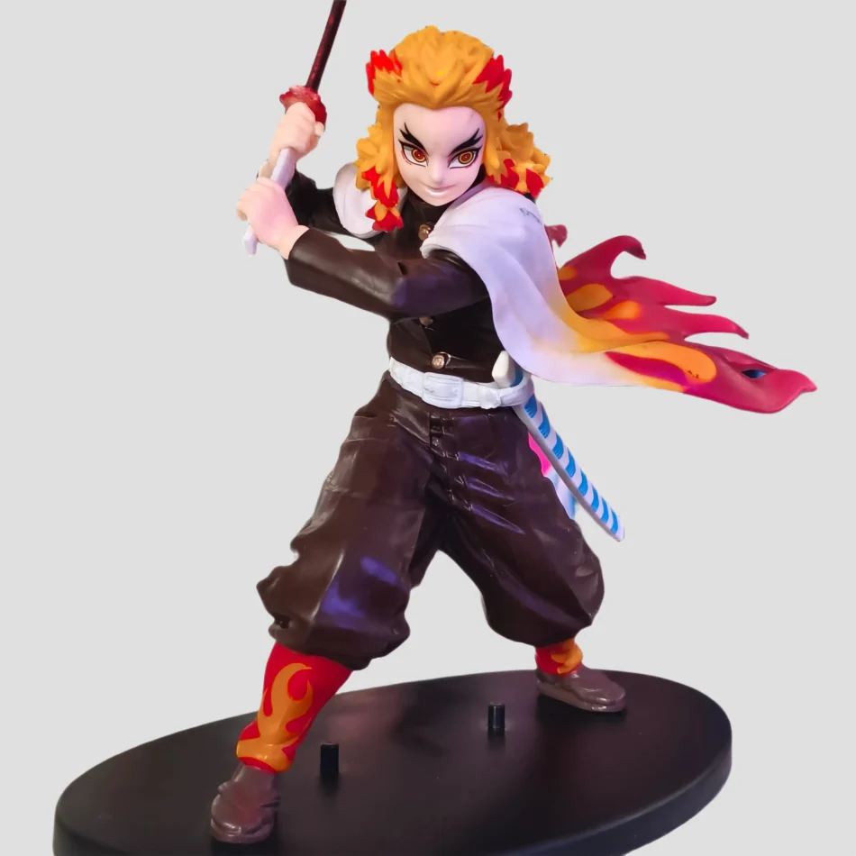 Figurine Rengoku Kyojuro en position d'attaque – Demon Slayer de face