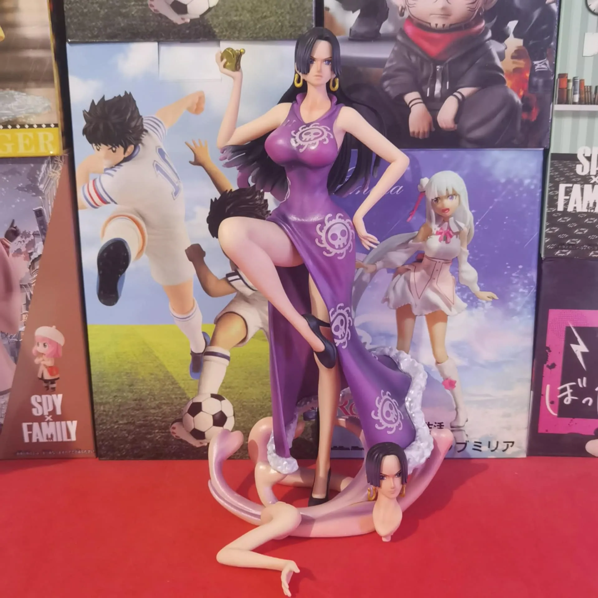 ONE PIECE Figurine/Statuette Boa Hancok robe violette