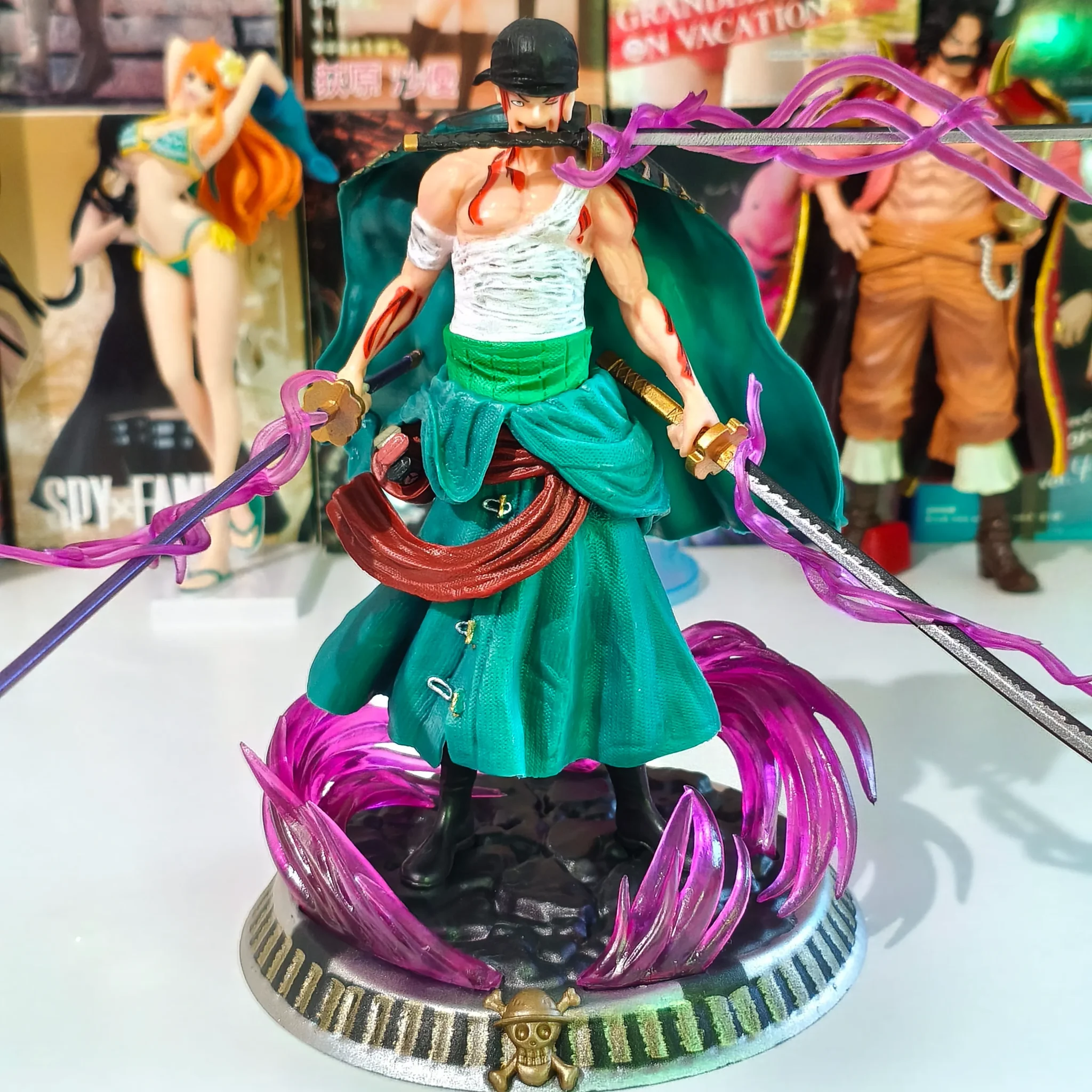 ONE PIECE Figurine / Statuette Roronoa Zoro avec la poitrine bandée