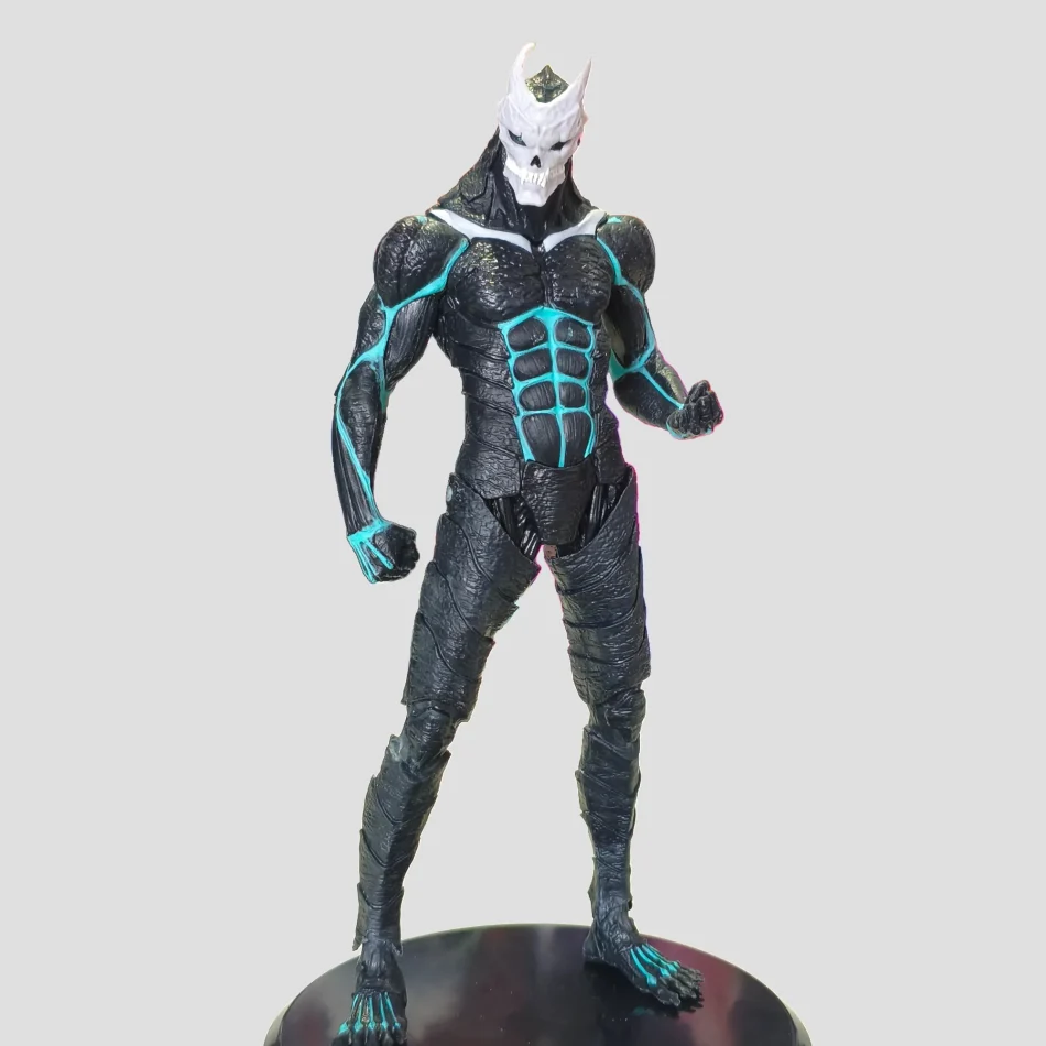 KAIJU NO 8 Figurine Kafka Hibino mode Kaiju de face