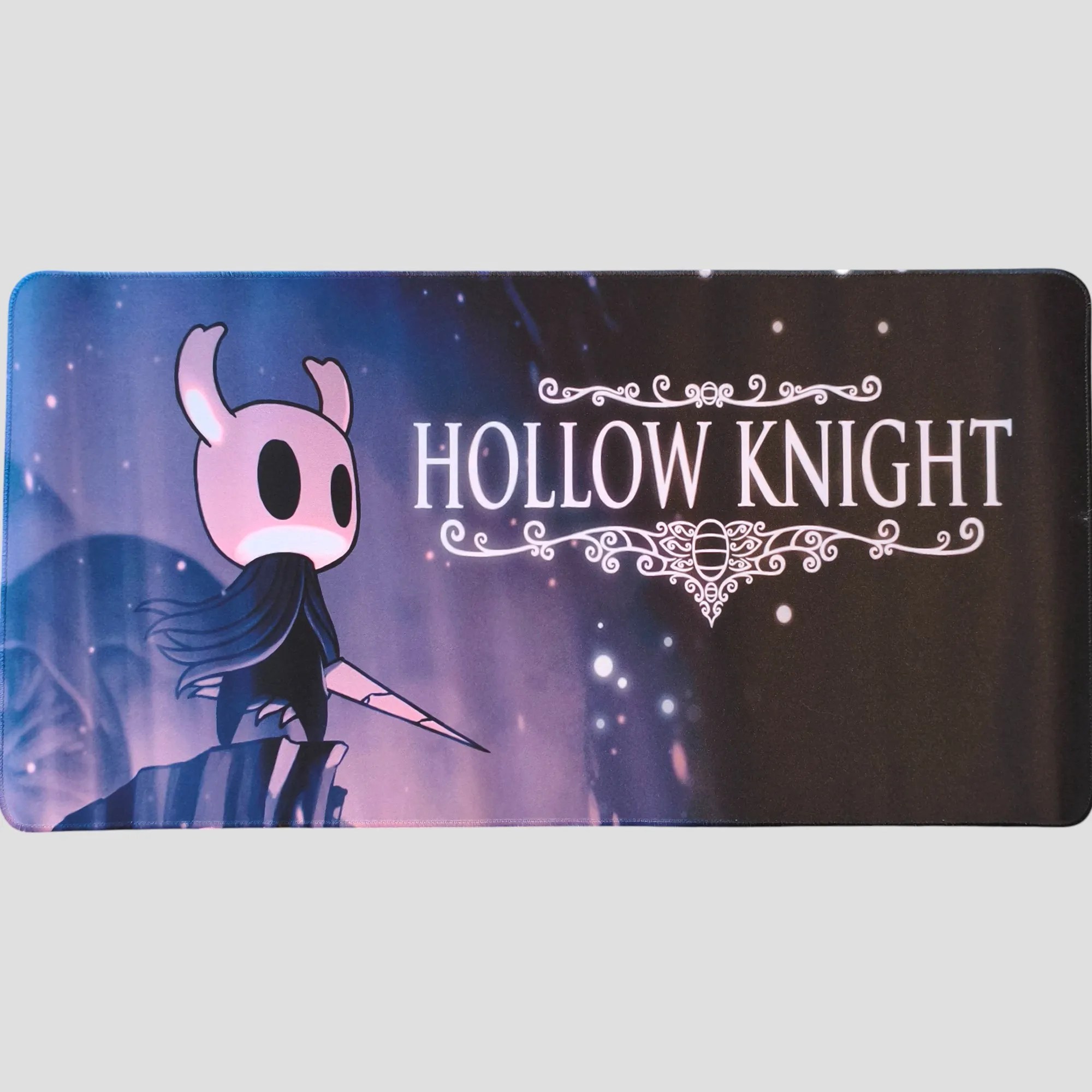 Tapis de souris Hollow Knight – Petit Chevalier Fièrement Debout de face