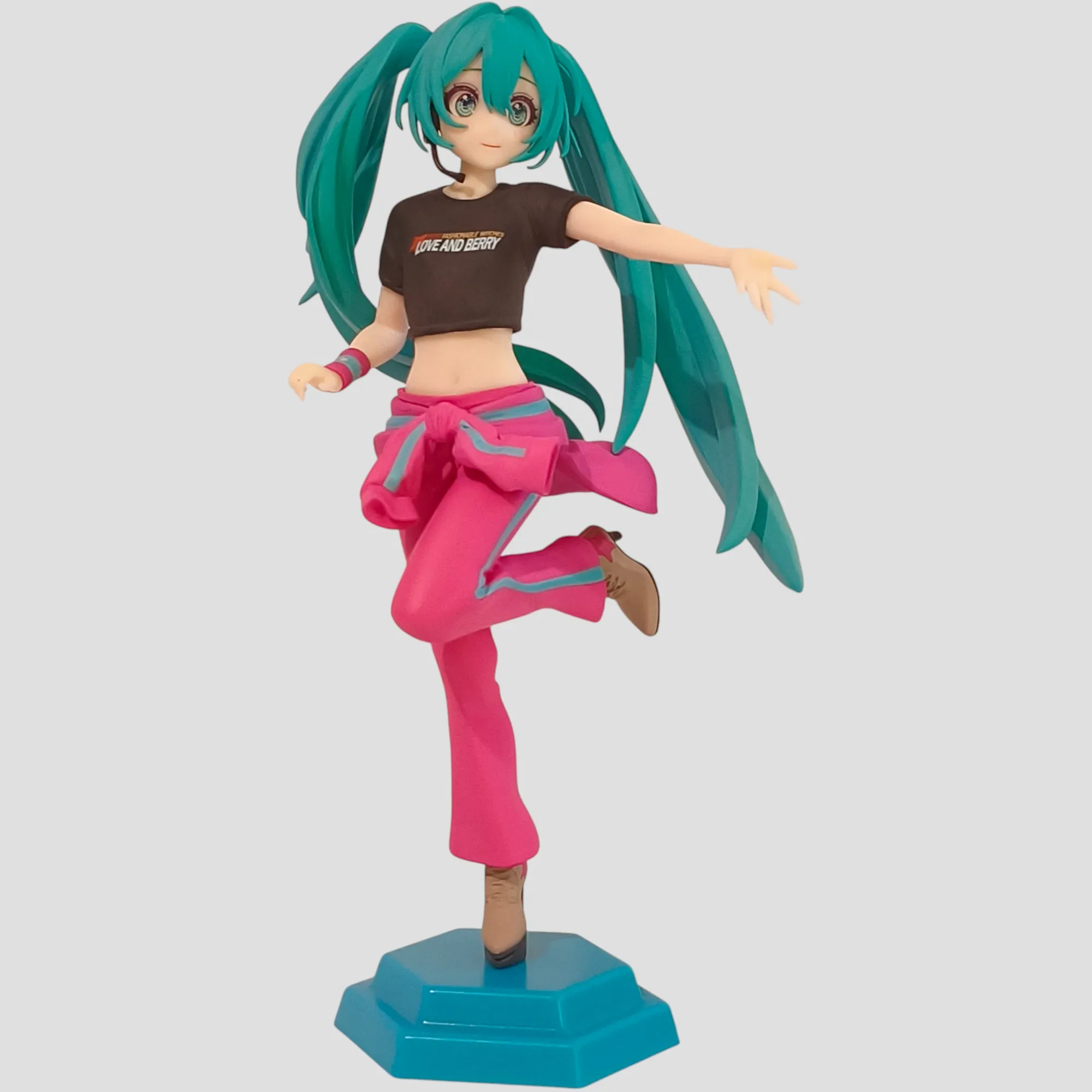 Figurine Hatsune Miku – Berry Costume – Love & Berry de face